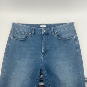 Good American Straight Leg Jeans in Mid Blue size 14-18